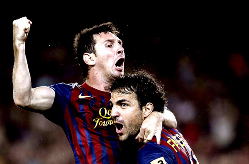 Messi e Fàbregas - Terceiro gol do Barcelona (Foto: Alberto Estévez/EFE)