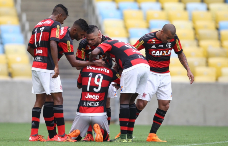 Flamengo volta a vencer e goleia o Goiás no Maracanã