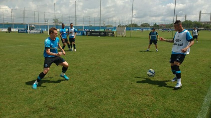 Com time definido, Grêmio faz treino recreativo antes de pegar o Joinville