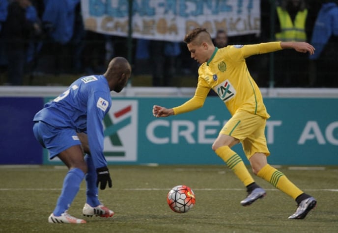 Nantes demonstra interesse na compra de Adryan, mas caso está indefinido