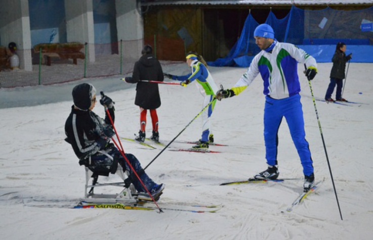 Atletas brasileiros praticam o Snowland, em Gramado (RS) (Foto: Divulgação / CBDN)