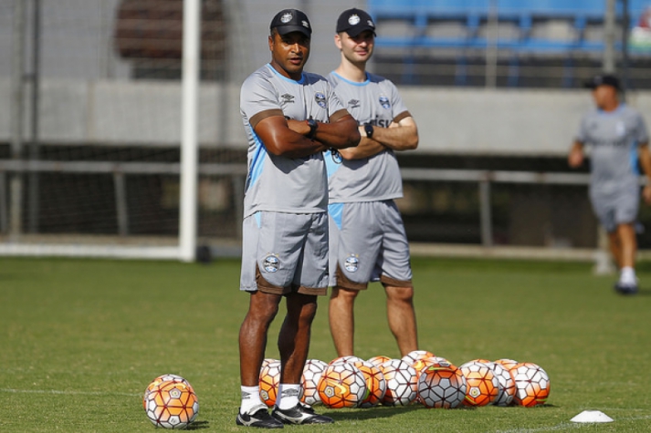 Roger Machado comandará o Grêmio em Buenos Aires nesta terça-feira (Foto: Lucas Uebel/Grêmio)