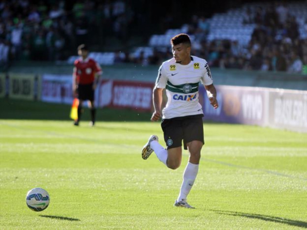 Coritiba admite interesse do Flamengo por Juninho