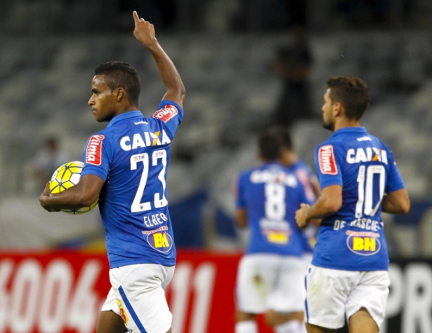 Na estreia de Bento, Cruzeiro sofre em casa e só empata com o Figueira