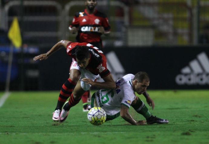 Em jogo com erros da arbitragem, Flamengo fica no empate com a Chapecoense