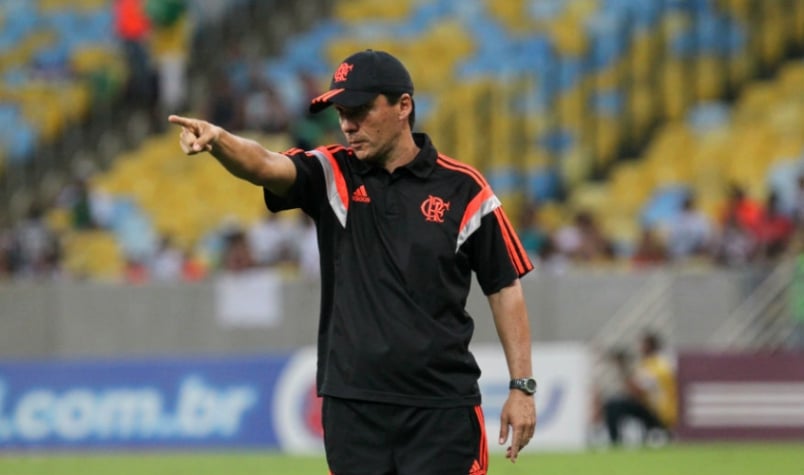Interino do Flamengo é estrategista, cria do futsal e já deu não à CBF
