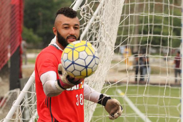 Boa atuação e elogios dão força para Muralha lutar por vaga no Flamengo