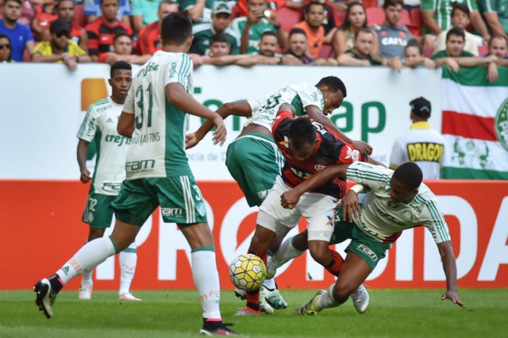 Súmula de jogo entre Flamengo e Palmeiras é registrada com equívocos