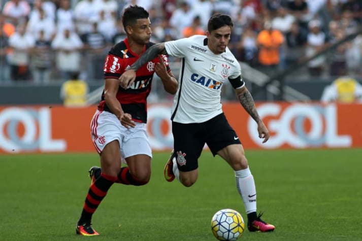 Atingido por Fagner, meia Ederson sofre contusão óssea