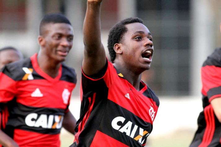 Cafú vive nova fase artilheira e decide pelo sub-20 do Flamengo