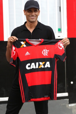Sobrinho de Rivaldo passa a treinar no sub-20 do Fla, e craque visita o clube