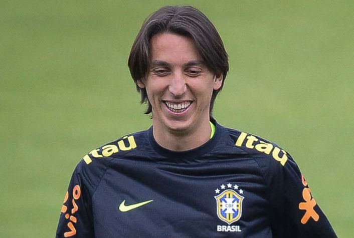 Antes de início da copa do mundo, Grêmio faz homenagem a Geromel por convocação