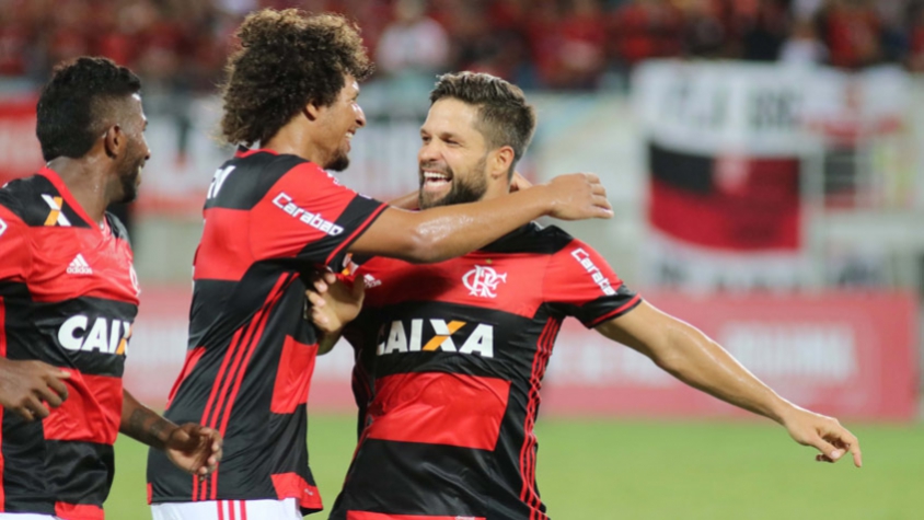 Com apoio de Zé Ricardo e Mozer, Diego avança e toma gosto por gols no Fla