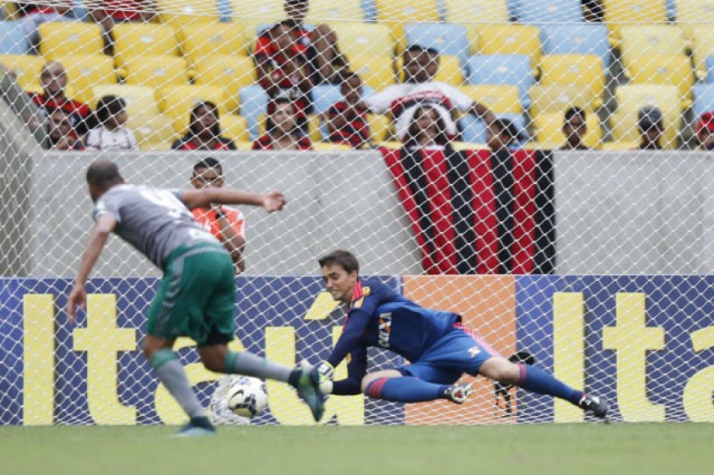 Após saída de Paulo Victor, Flamengo deve acertar volta de César