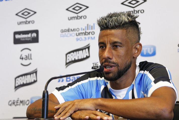 Vaiado, Léo Moura fala sobre reencontro com torcida do Flamengo