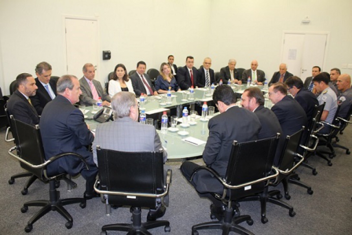 Reunião entre dirigentes e membros da Secretaria de Segurança Pública (Foto: Divulgação)
