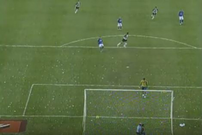 Fábio - gol de costas - Atlético-MG 5x0 Cruzeiro (Foto: Reprodução)