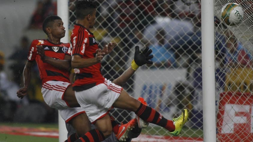 Flamengo 1x1 Vasco - Carioca de 2014 - gol irregular de Márcio Araújo - 13/4/2014