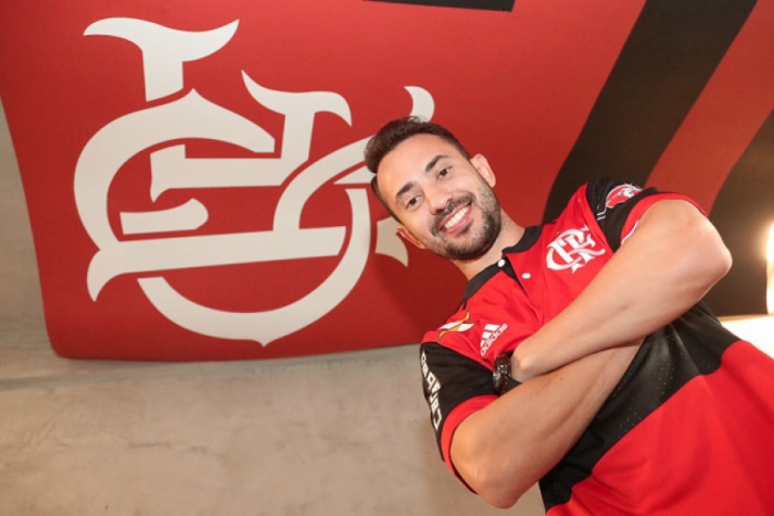 Mesmo em forma, Éverton Ribeiro terá de esperar três rodadas para estrear no Flamengo