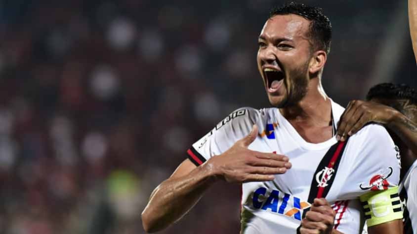 Zé celebra renovação do capitão O Flamengo ganha muito com isso