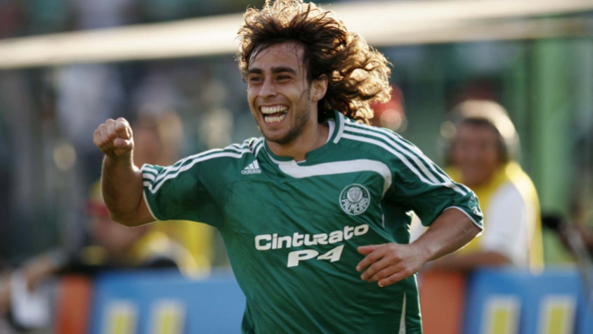 Palmeiras parabeniza ídolo Valdivia pelos 39 anos: 'Quarta mágica'