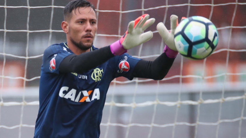 Após derrota em clássico, Diego Alves espera que Flamengo corrija os erros