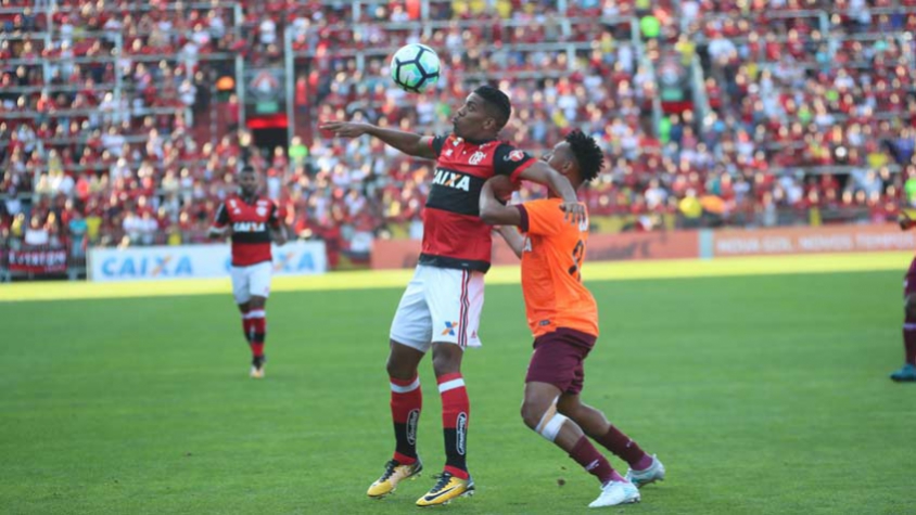 Cheio de moral com o  Profe  Berrío cresce de produção no Flamengo