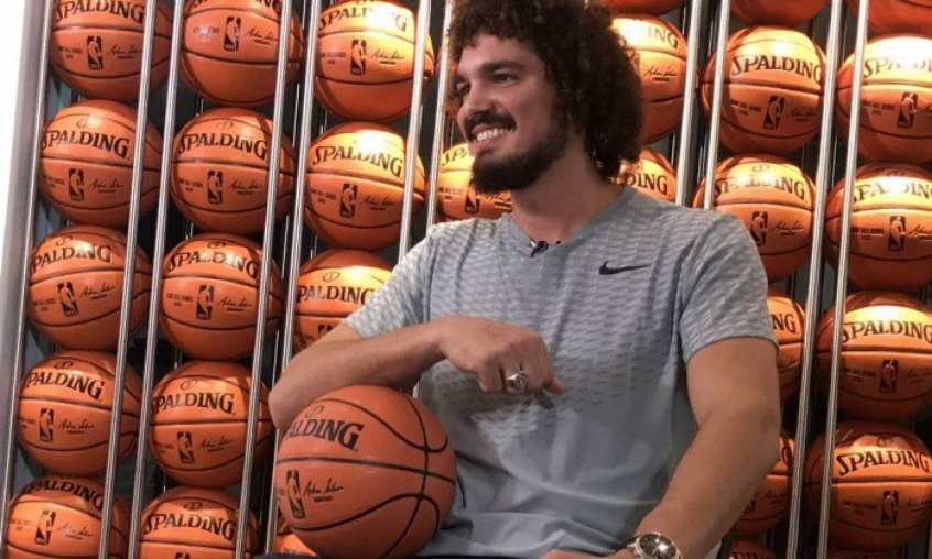 Varejão se diz 100 e confirma sondagem do Fla, mas quer NBA