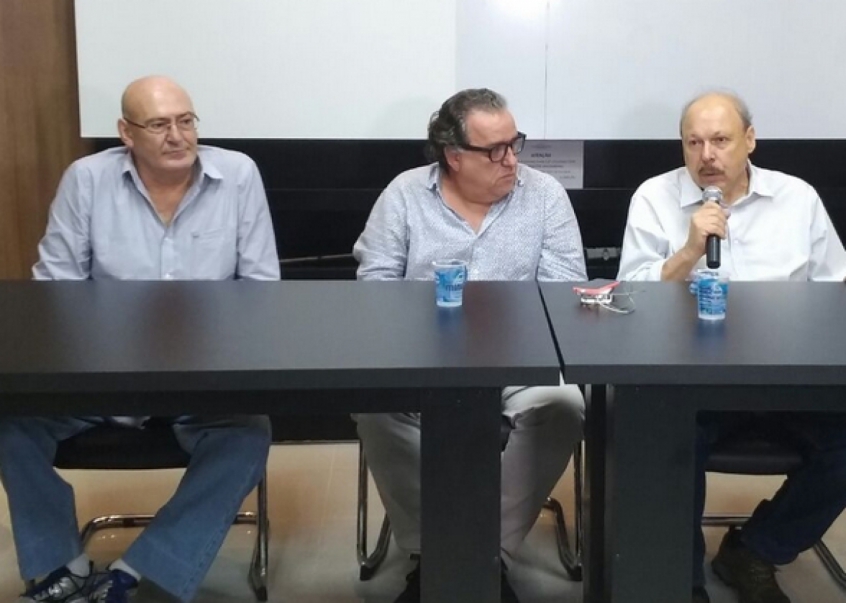 Coletiva da oposição