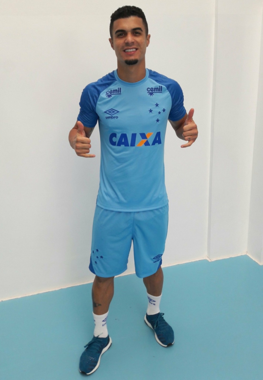novo uniforme branco do cruzeiro