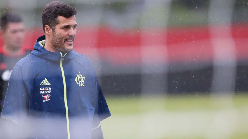 Júlio César é atração do Fla em um Carioca com média de 2 mil torcedores