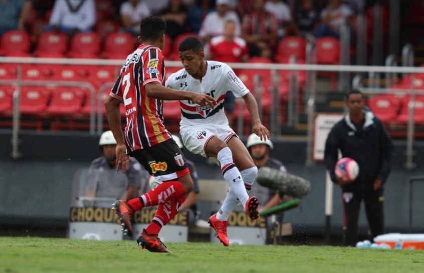 Brenner não teve a mesma facilidade para jogar nas pontas como em outros jogos