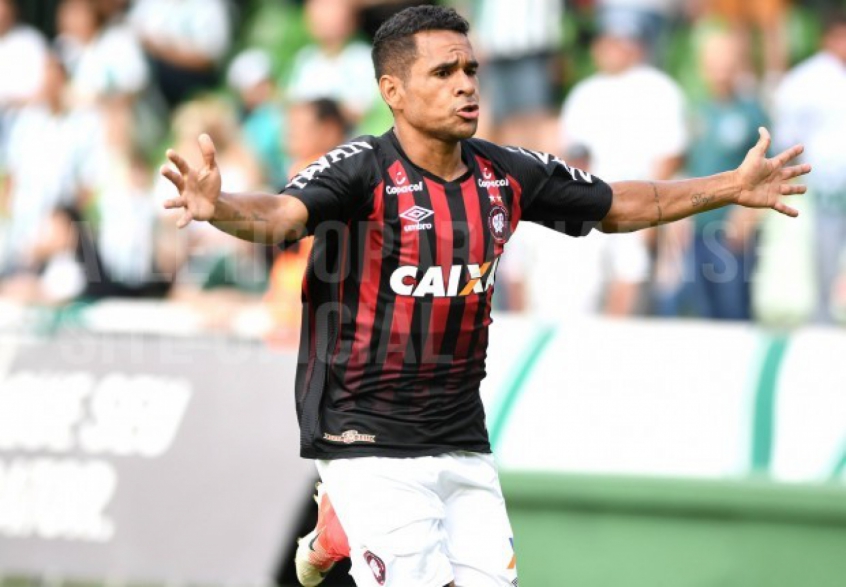 Atacante Ederson marcou pela primeira vez no ano e decidiu a vitória atleticana