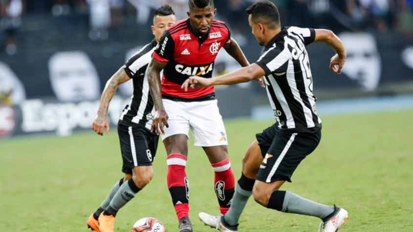 Flamengo vence o Botafogo com erro da arbitragem e Vinícius Jr expulso