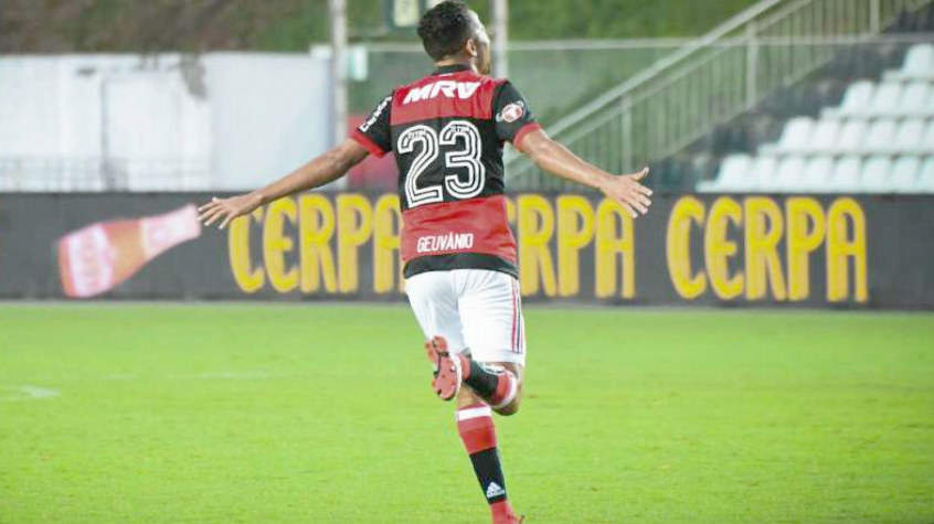Os pontas e a disputa por um lugar ao sol no concorrido ataque do Flamengo