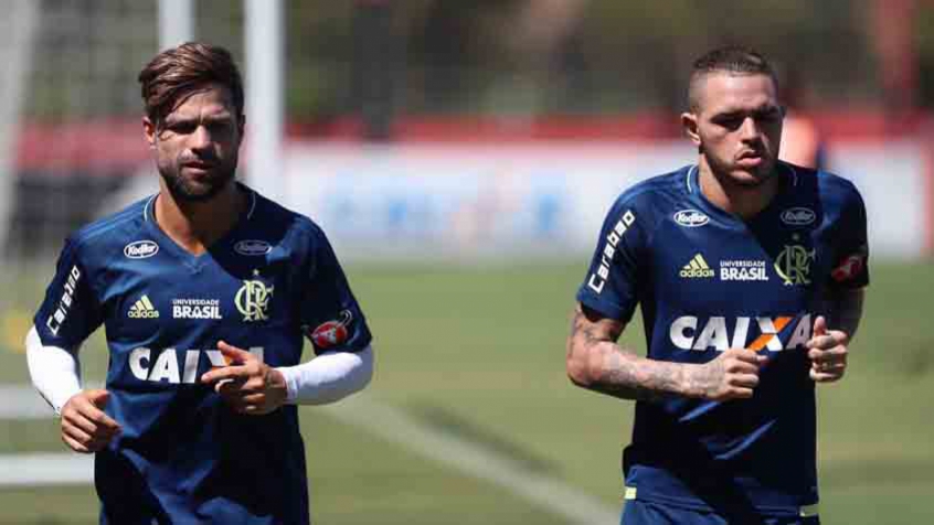 De volta após passagem pela Ásia, atacante treina no Flamengo