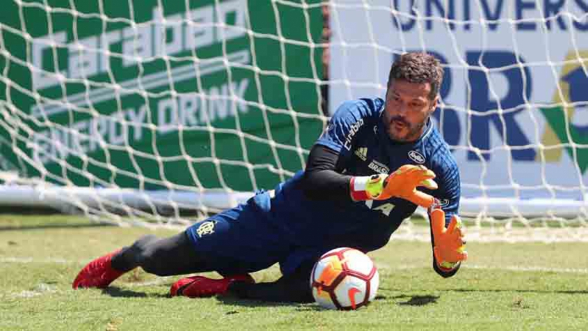 Julio Cesar afirma que dor na coluna foi crucial para o fim da carreira