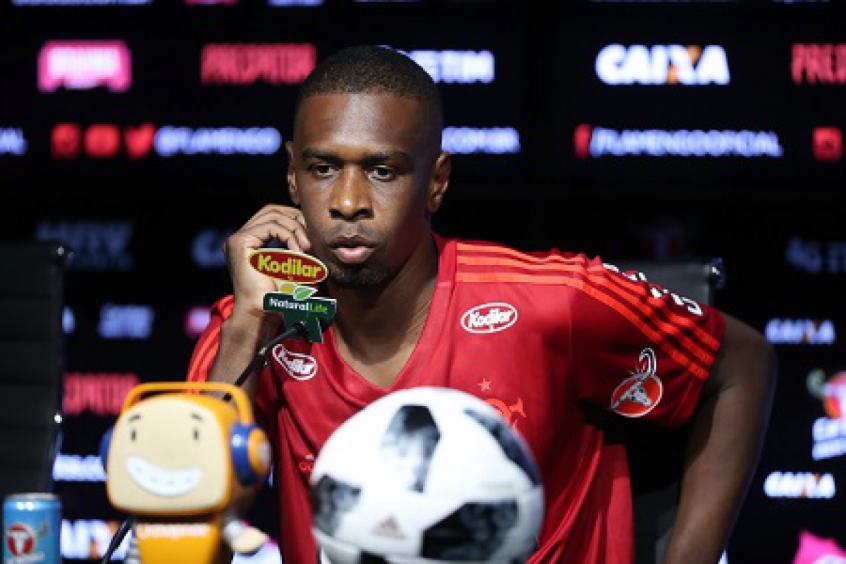 Juan em entrevista no Flamengo