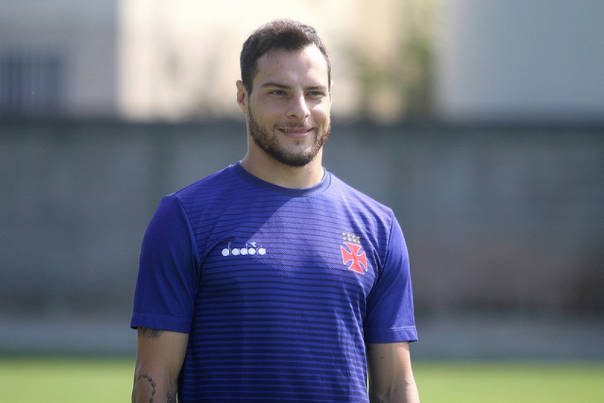 Desábato durante treino no CT das Vargens