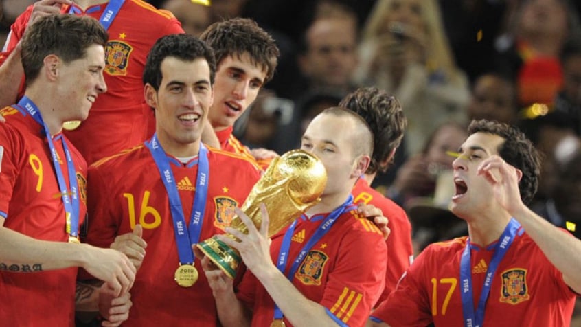 Iniesta relembra gol do título de 2010 e destaca: 'Tenho o privilégio de  ter feito tantas pessoas felizes' | LANCE!