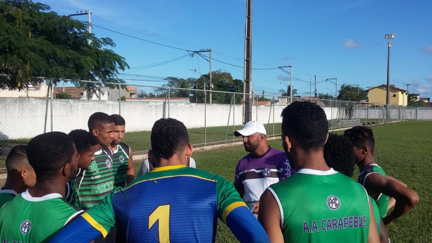 Samarone conversa com elenco do Carapebus