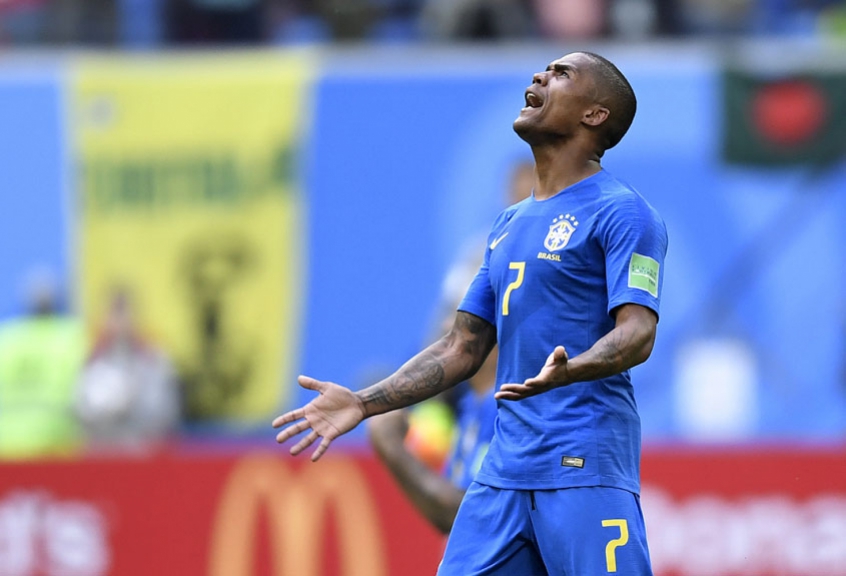 Brasil x Costa Rica - Douglas Costa