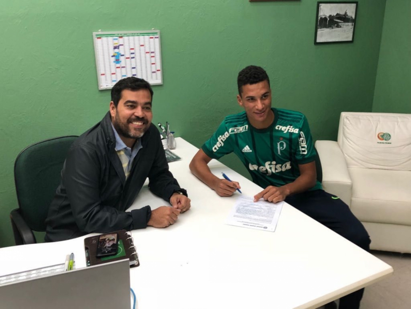 Palmeiras assina contrato com campeão mundial sub-17 