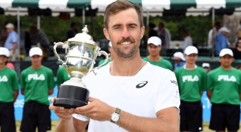 Steve Johnson campeão em Newport