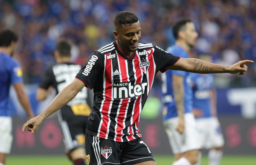 Lateral Reinaldo vive seu melhor momento com a camisa do São Paulo