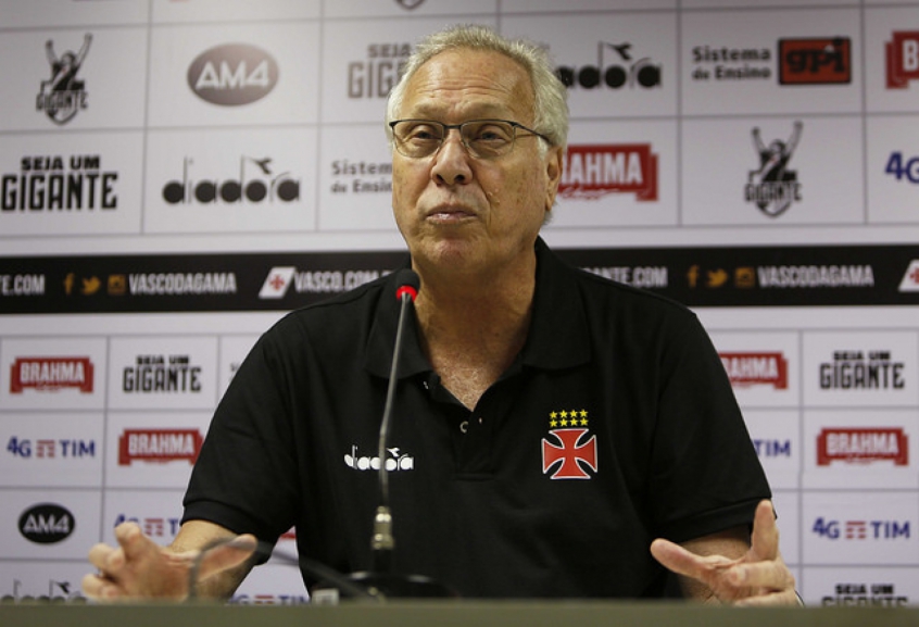 Alberto Bial, técnico do basquete do Vasco