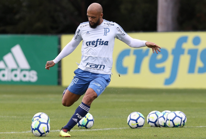 Felipe Melo tem recebido críticas de alguns torcedores, mas quer renovar com o Palmeiras