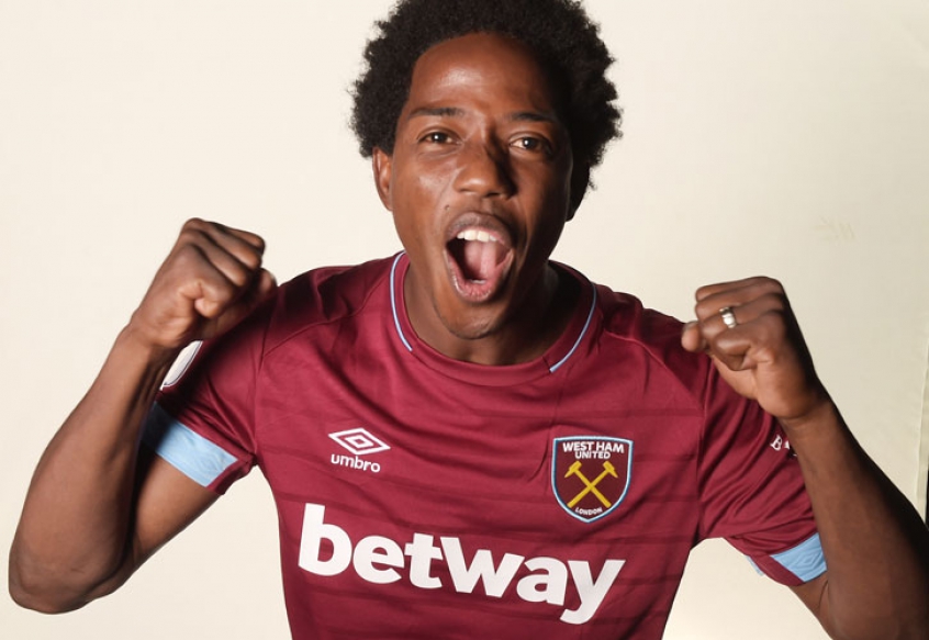 West Ham fecha com Carlos Sanchez