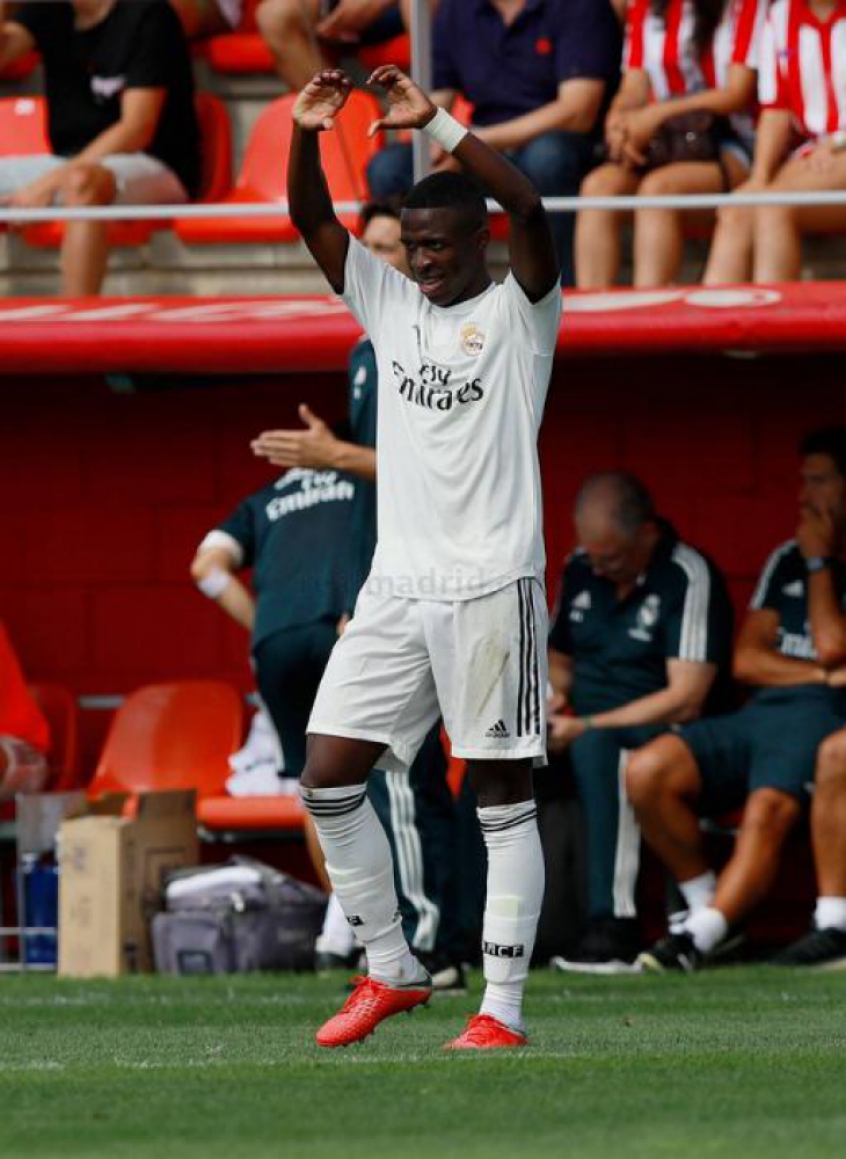 Vinícius Júnior marca dois gols em clássico pelo Real Madrid