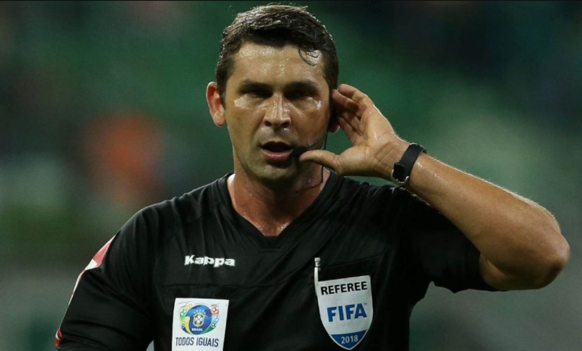 Árbitro que havia sido afastado pela CBF vai comandar o VAR da partida do Timão nesta quarta